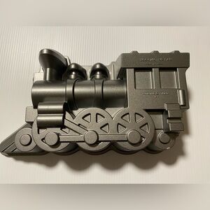 Nordic Ware Locomotive Train Cake Pan Baking Mold 9 Cups/2.1 Liters EUC